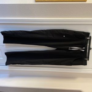 Figs black cargo women’s scrub pants. Size medium. Great condition.